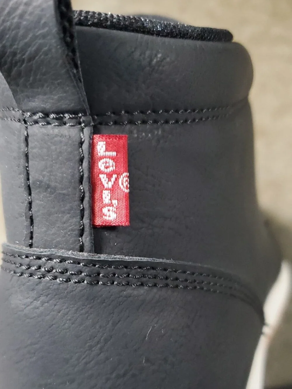 NEW Levi's 51062901A1 Black Chukka Boots with White & Tan Sole Men's Size 9.5